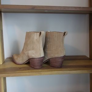 NEVER WORN JCrew Western Booties Tan Suede
